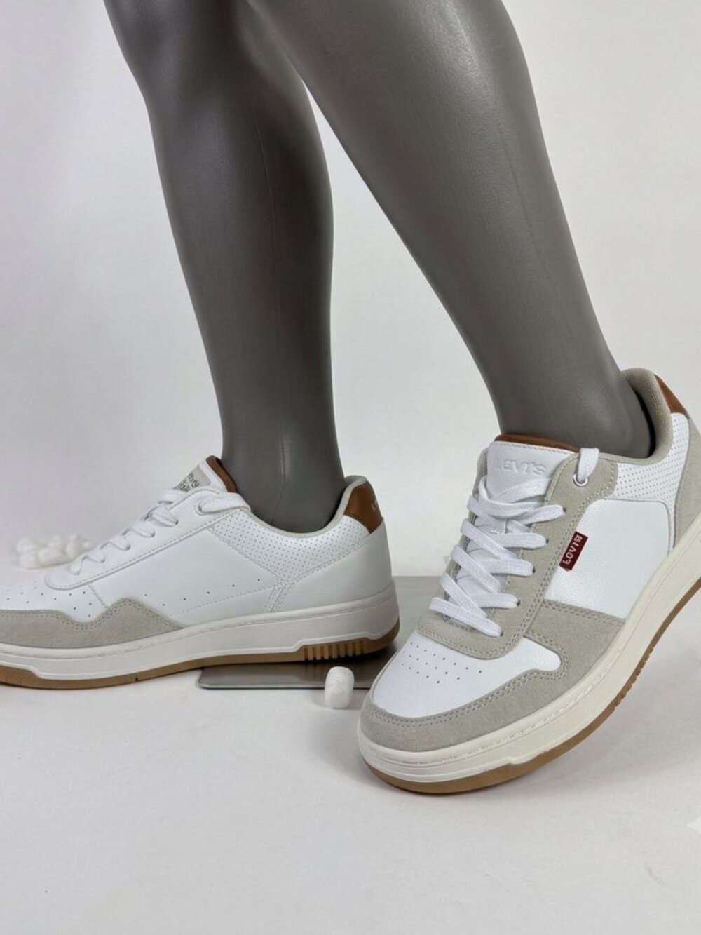 Levi's Men's Drive Low Top 2 Faux Leather Lace-Up Sneakers Biege & White 8.5 us